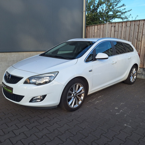 Opel Astra 26-XBT-3 Autobedrijf Johan Sillekens Meijel 1.jpg